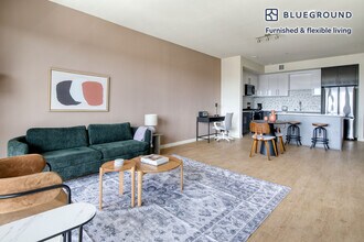 240 W MacArthur Blvd, Unit FL4-ID1684 in Oakland, CA - Building Photo - Building Photo
