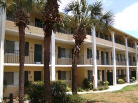 121 Oyster Bay Cir in Altamonte Springs, FL - Building Photo