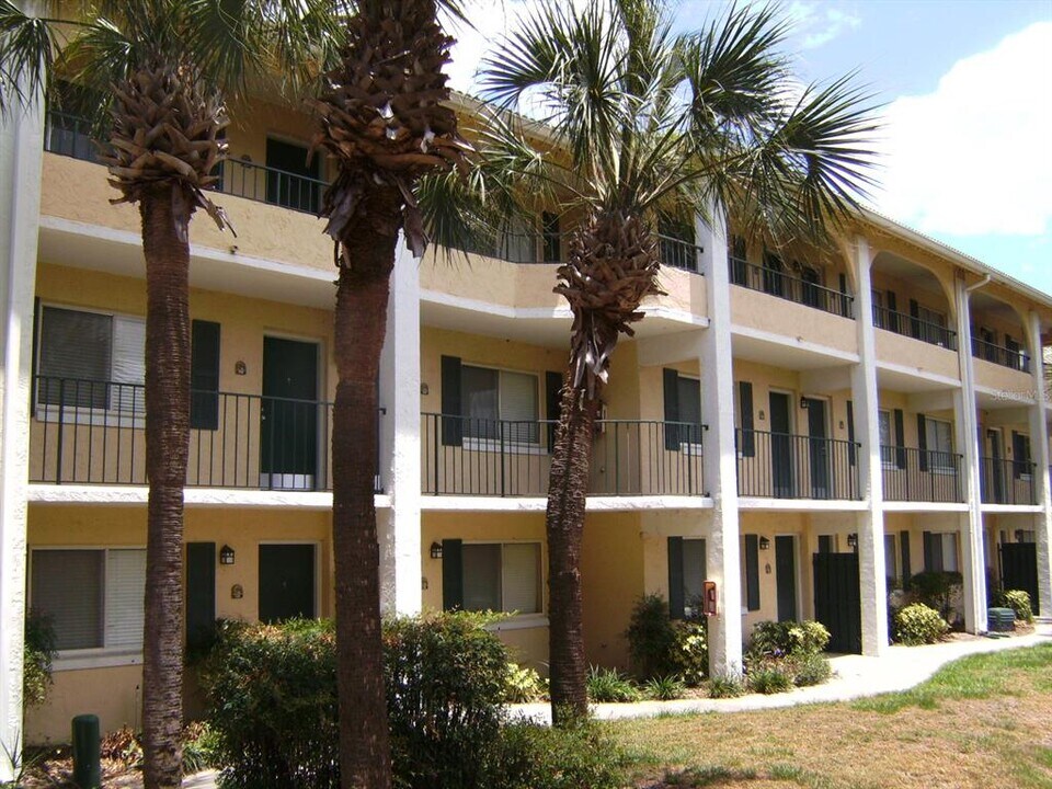 121 Oyster Bay Cir in Altamonte Springs, FL - Building Photo