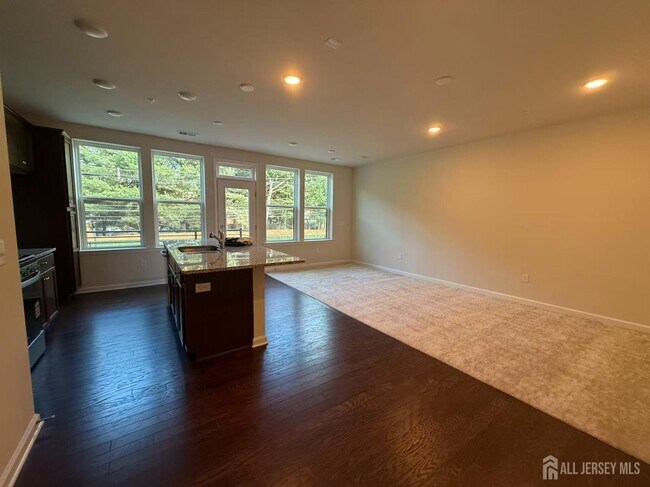 616 Sadie Cir in New Brunswick, NJ - Building Photo - Building Photo