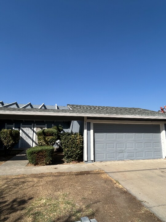 3011 E Orangeburg Ave in Modesto, CA - Building Photo