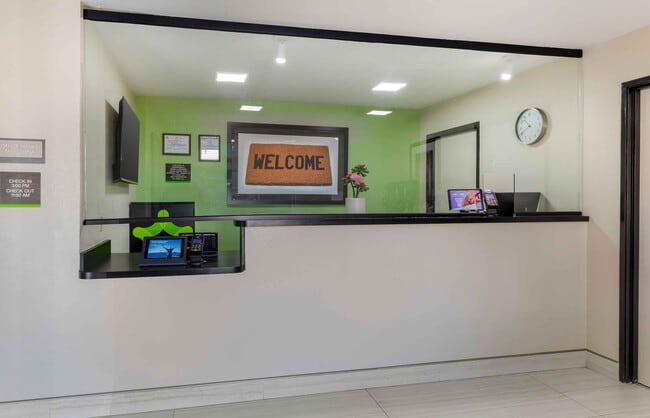 Furnished Studio-Arlington - Six Flags in Arlington, TX - Foto de edificio - Building Photo