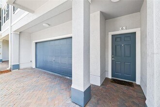 2532 Grand Central Pkwy in Orlando, FL - Building Photo - Building Photo