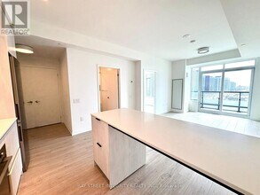 2485-2485 Eglinton Ave W in Mississauga, ON - Building Photo - Building Photo