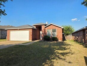 8409 Cotton Valley Ln in Arlington, TX - Building Photo - Building Photo