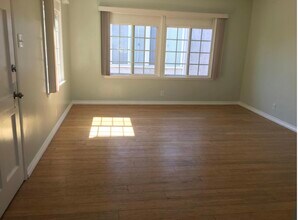 7039 W Manchester Ave, Unit 7039 in Los Angeles, CA - Building Photo - Building Photo