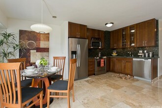 2115 Ala Wai Blvd in Honolulu, HI - Building Photo - Building Photo