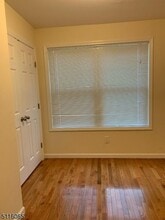 132 Willow St, Unit MasterBedroom in Bloomfield, NJ - Building Photo - Building Photo