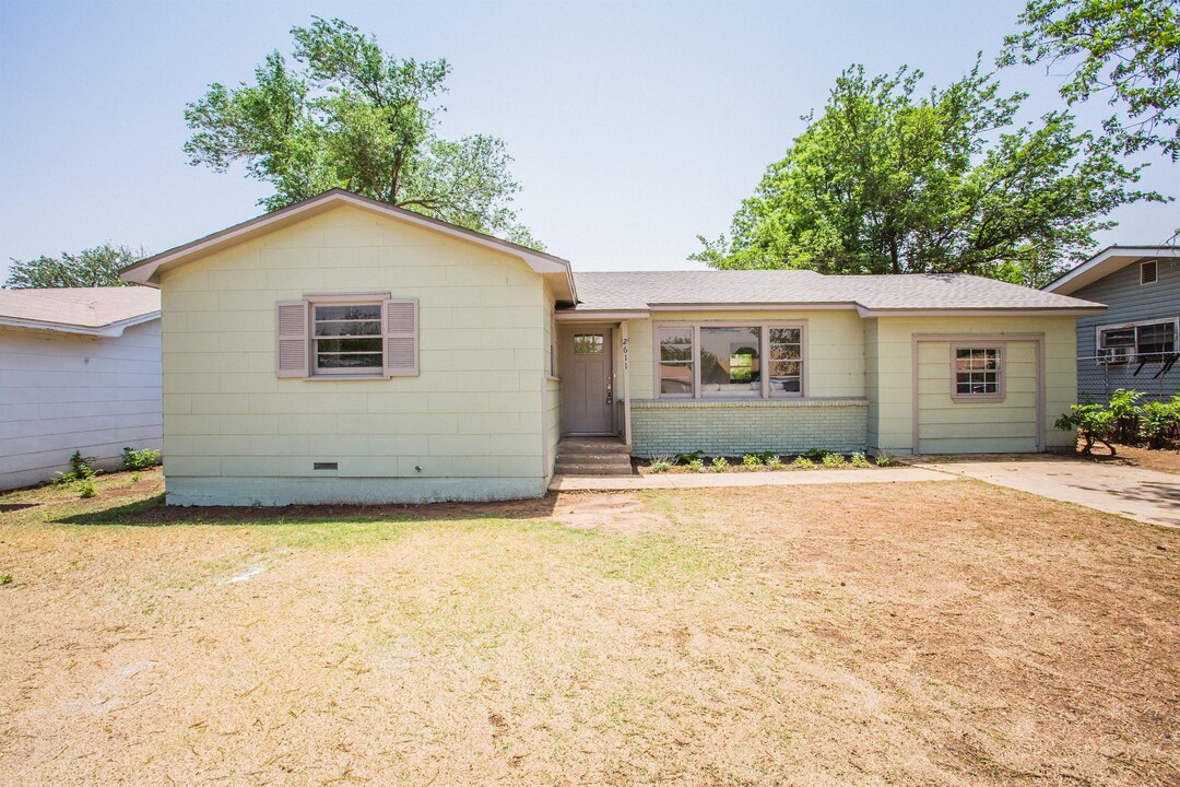 2611 47th St in Lubbock, TX - Building Photo