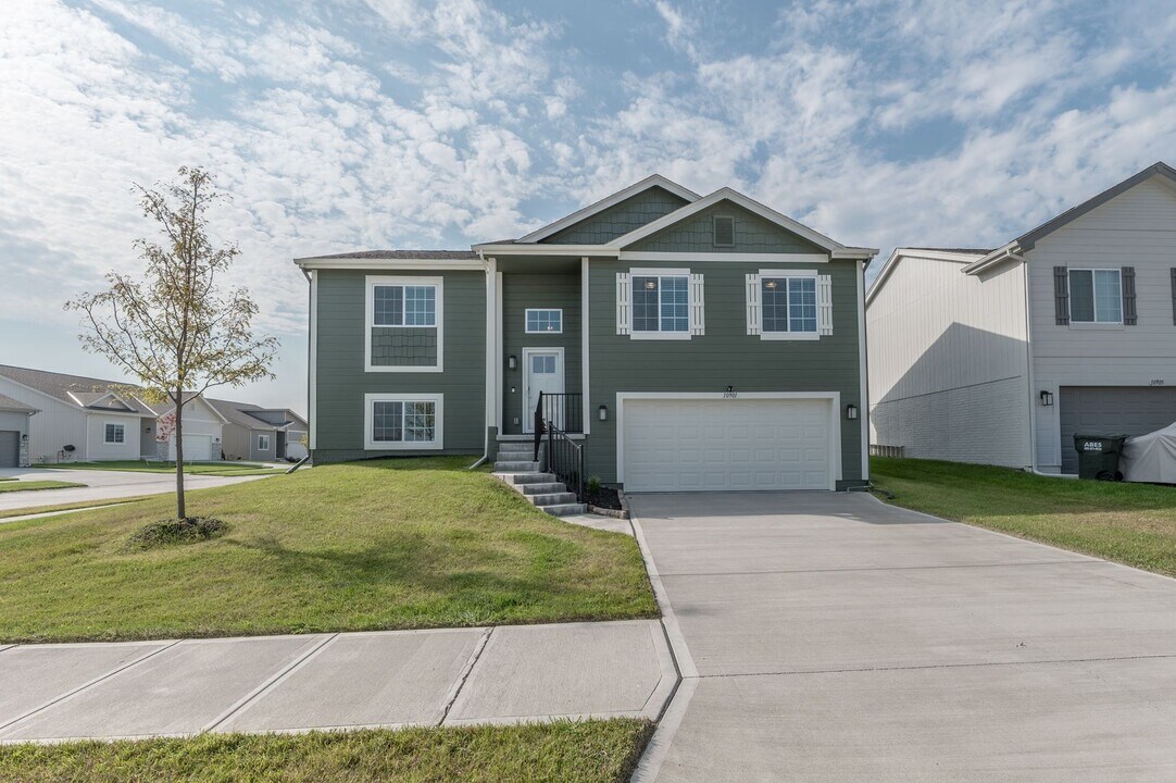 10901 Baker St in Omaha, NE - Building Photo