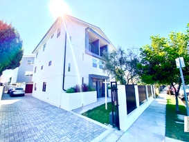 232 E 27th St in Los Angeles, CA - Building Photo