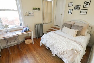 318 Saint Paul St, Unit 5 in Brookline, MA - Building Photo - Building Photo