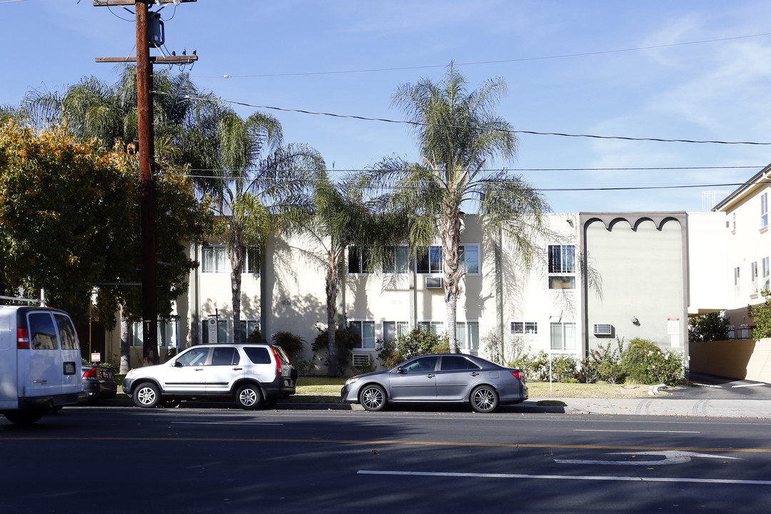 13423 Burbank Blvd in Van Nuys, CA - Building Photo