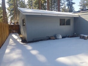 1143 Lodi Ave in South Lake Tahoe, CA - Foto de edificio - Building Photo