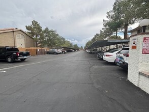 6611 W Tropicana Ave in Las Vegas, NV - Building Photo - Building Photo