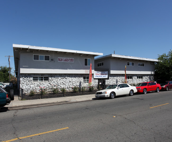 Palm Lakes Apartments in Sacramento, CA - Building Photo - Building Photo