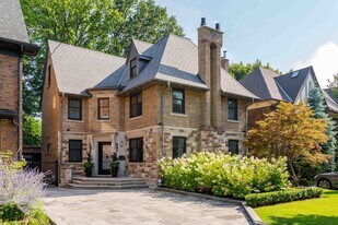 23 Douglas Dr in Toronto, ON - Building Photo