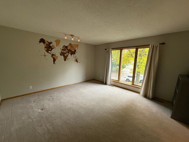 2001 Folwell Dr SW in Rochester, MN - Building Photo - Building Photo