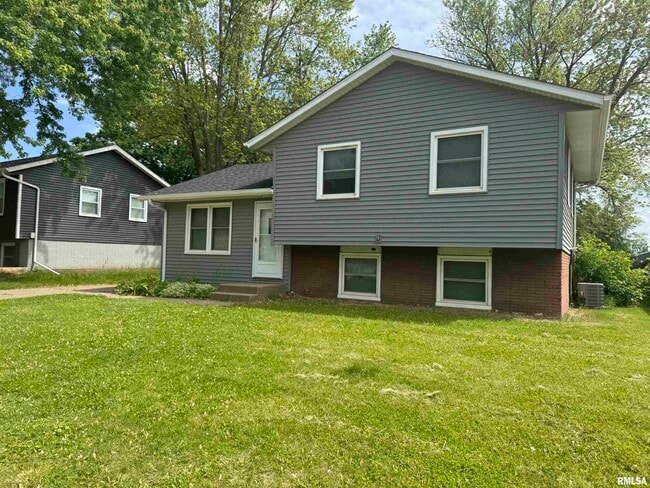 property at 1841 Valley Dr