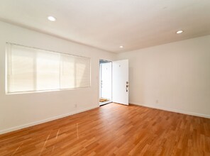 10910 S Avalon Blvd in Los Angeles, CA - Building Photo - Building Photo