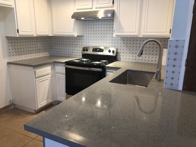 22100 Burbank Blvd, Unit 161 G in Los Angeles, CA - Building Photo