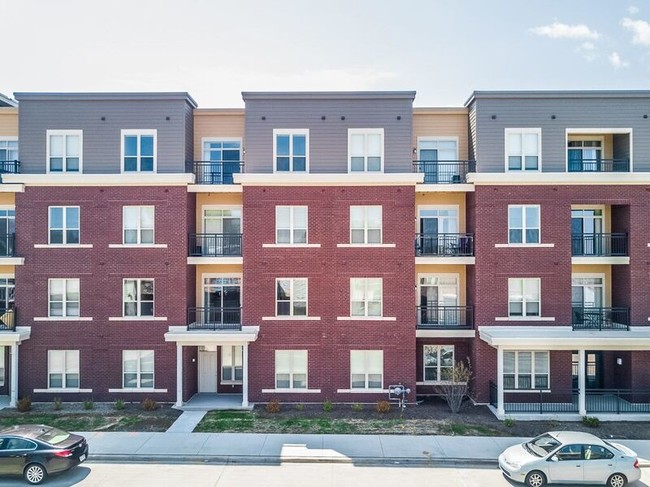 Layton Square in Cudahy, WI - Foto de edificio - Building Photo