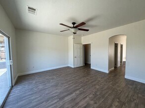 15004 Merlot Cellars Dr in Bakersfield, CA - Building Photo - Building Photo