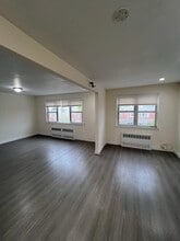6150 219th St in Queens, NY - Foto de edificio - Building Photo