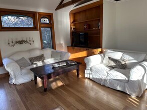 28921 Crest Dr in Agoura Hills, CA - Building Photo - Building Photo