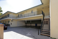 6037 Greenleaf Ave in Whittier, CA - Foto de edificio - Building Photo