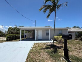 1494 W 34th St in Riviera Beach, FL - Building Photo