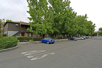 Morris Apartments in Sacramento, CA - Building Photo - Building Photo