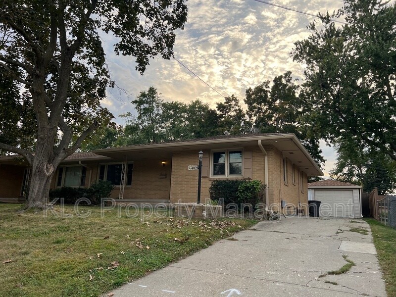 4026 43rd St in Des Moines, IA - Building Photo