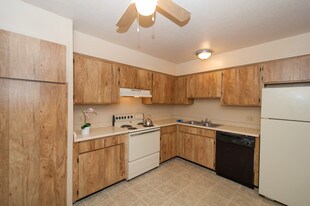 Acacia Gardens - 402 E. Limberlost Drive T... Apartamentos