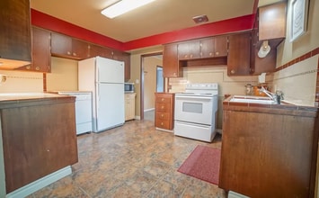 1615 S 359th St in Federal Way, WA - Foto de edificio - Building Photo