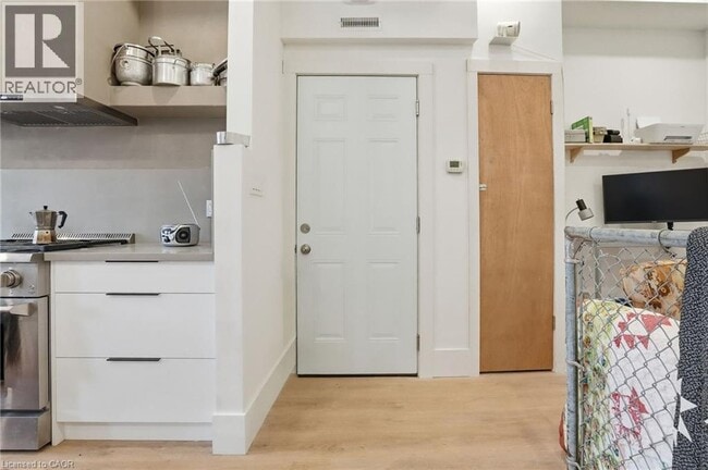 472 Barton St E in Hamilton, ON - Building Photo - Building Photo