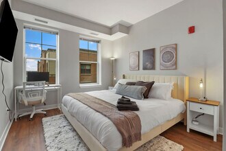 255 N Addison Ave, Unit SI ID1366993P in Elmhurst, IL - Foto de edificio - Building Photo