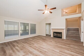 14118 Double Pine Dr in Houston, TX - Building Photo - Building Photo