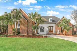 242 Spinnaker Dr in Slidell, LA - Building Photo