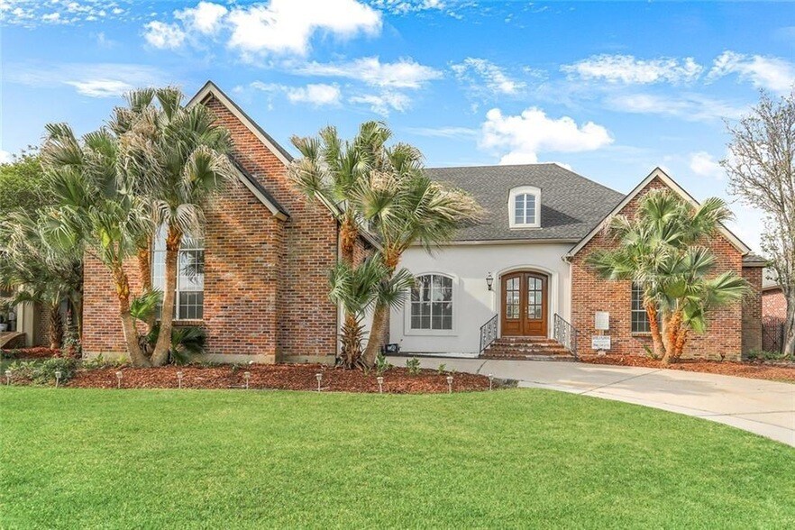 242 Spinnaker Dr in Slidell, LA - Building Photo