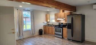 1112 Robert Bush Drive West in South Bend, WA - Building Photo