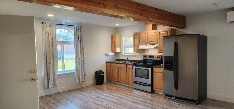 1112 Robert Bush Drive West in South Bend, WA - Building Photo