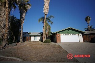 5104 Belcrest Ave in Bakersfield, CA - Building Photo