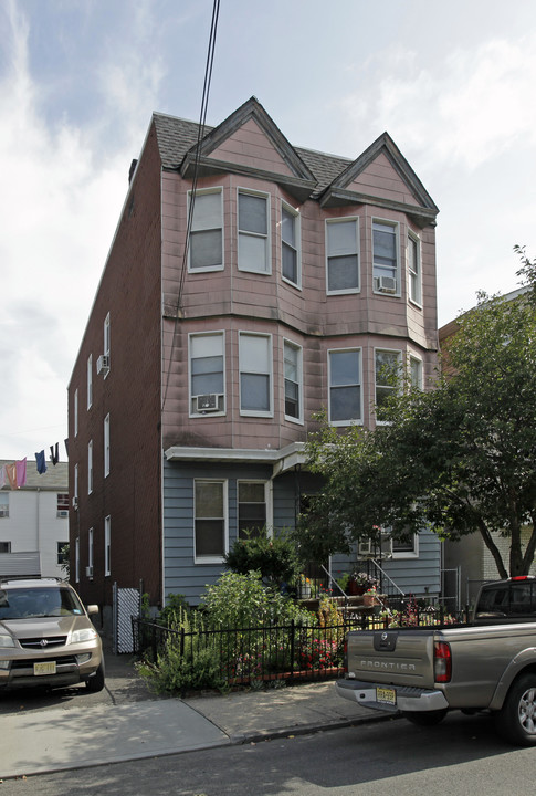 34 Clerk St in Jersey City, NJ - Building Photo