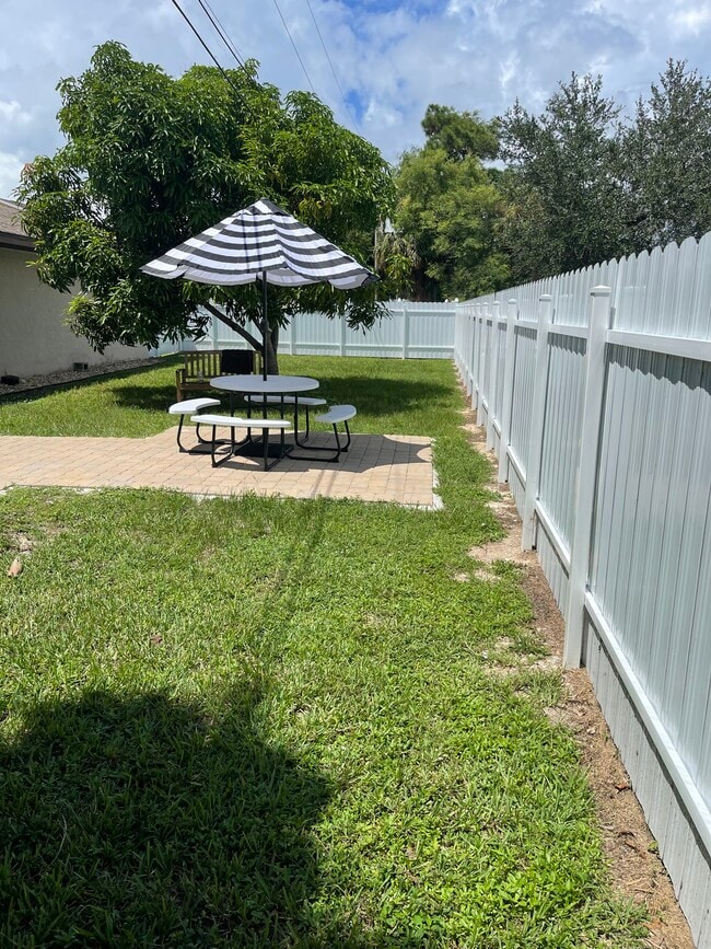 1429 SW 48th Ter, Unit Condo4 in Cape Coral, FL - Building Photo - Building Photo