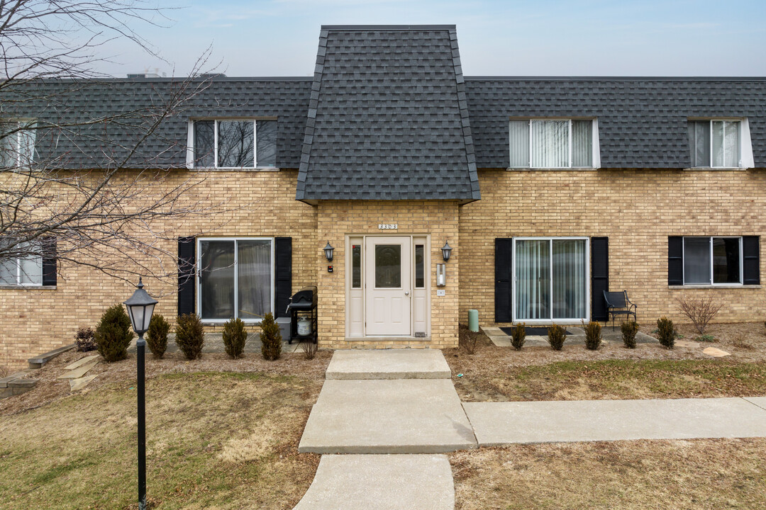 Kellogg Place Apartments in Peoria, IL - Building Photo