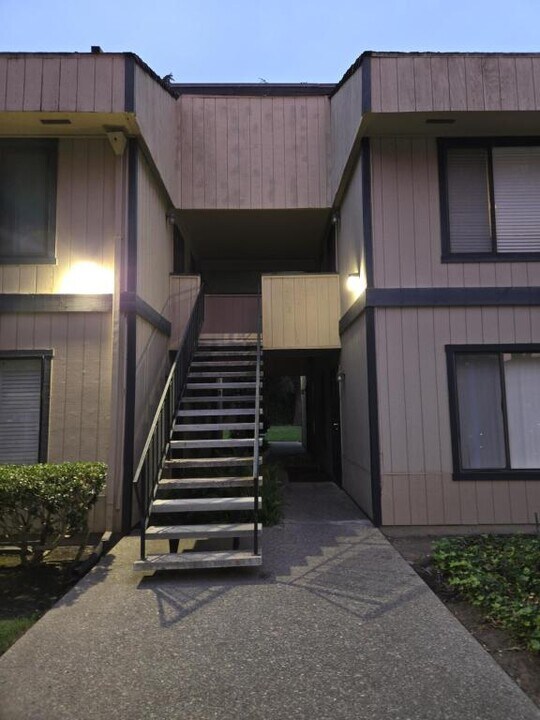 6724 Plymouth Rd in Stockton, CA - Building Photo