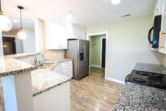 3811 McBroom Chapel Rd, Unit B in Cookeville, TN - Foto de edificio - Building Photo