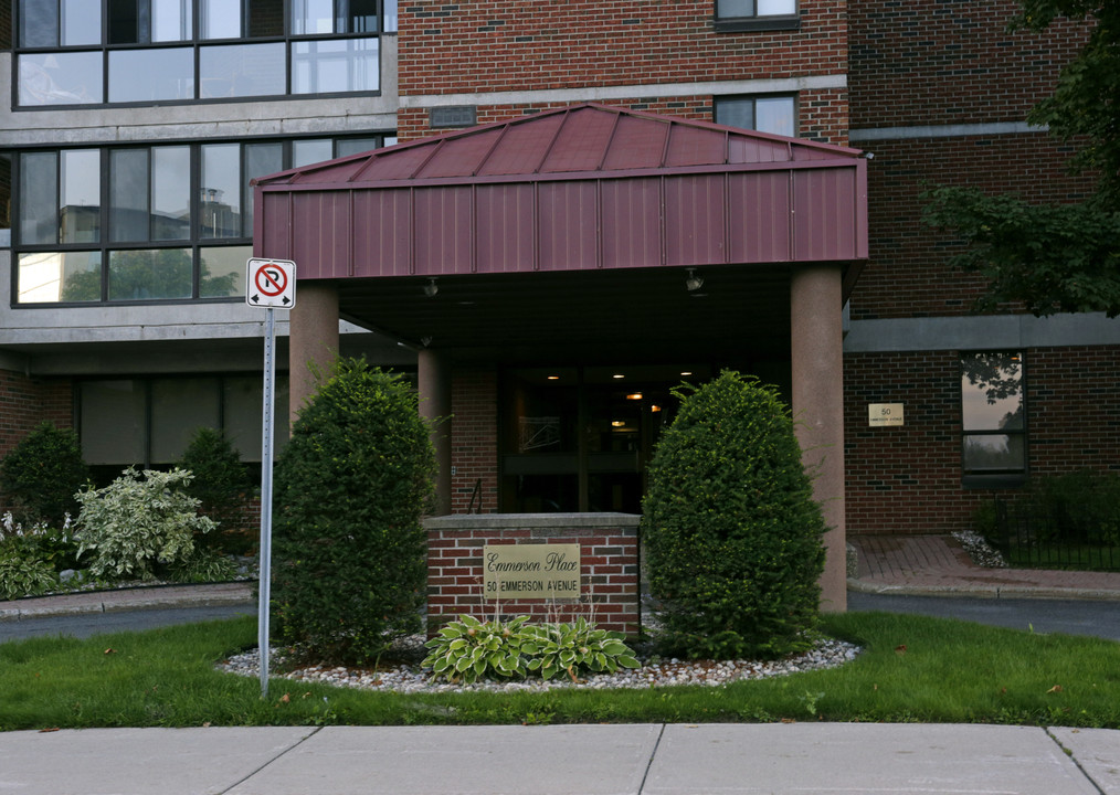 Emmerson Place in Ottawa, ON - Building Photo