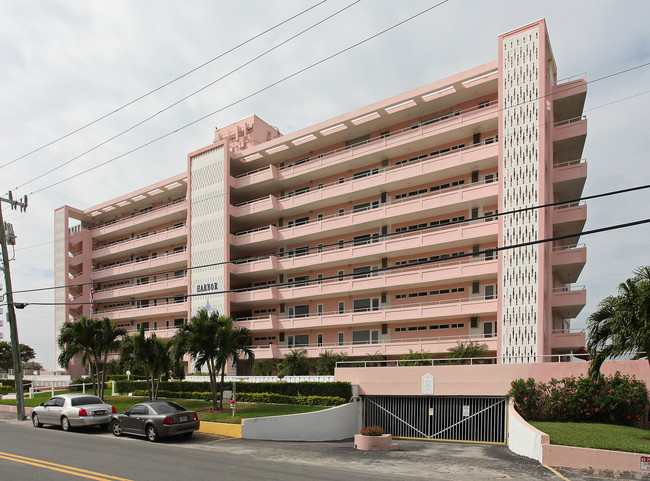 Harbor House in Pompano Beach, FL - Foto de edificio - Building Photo